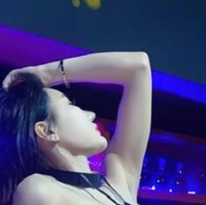 推特女神佳多饱精选资源：9头身精选反差表演