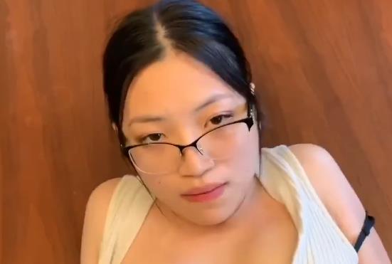 自由国华裔美女华子利哥用嘴-S技术，11分钟视频展现实力和魅力