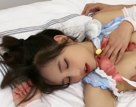 阿雅治愈系美白美颜作品，妹妹角色展现迷人身材视频