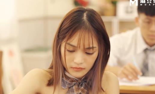 校园Y剧《校园战斗王》：完结，湾湾出品，每集30分钟以上，十集女主单挑群挑，教室战斗，考试，摆摊母女