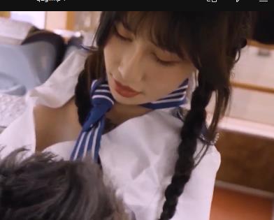 台湾美女小叶叶公共旅行大巴自拍作品下载观看