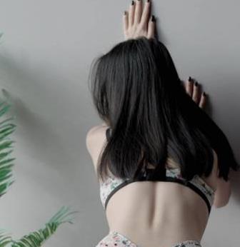 网红妹子Hongkongdoll玩偶姐姐小碎花内衣2V756M视频火爆上线