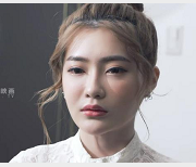 父女婚纱尴尬撞见，家庭L情行礼