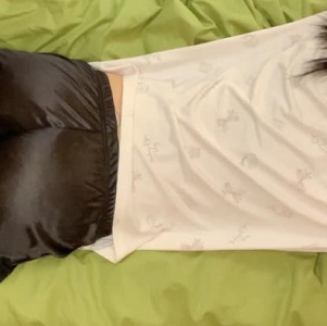 日本高C精油按摩视频：苗条少女呐喊发抖体验