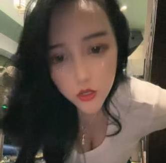 烈焰红唇御姐主播KTV直播PA玩身材颜值吸引人