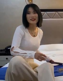 酒店约会美女自拍1V-733M时长31分3月29号惊艳身材叫声动听提升自己观看