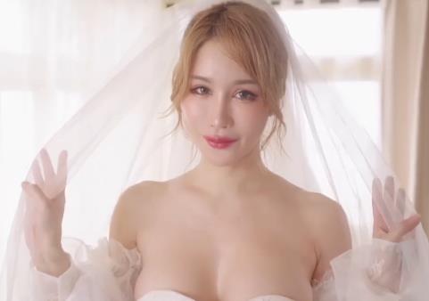 浪漫婚纱夜：新人熟妇新婚自拍视频，女主身材肤白貌美