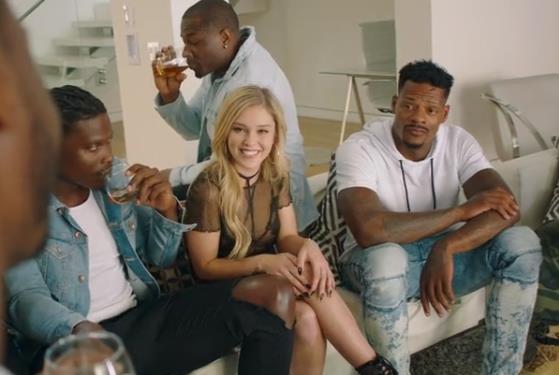 自由国视频合集:kalirose丝袜+舞蹈演员,团建黑人,无保护