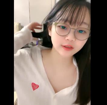 猫猫兔直播录制视频1V2.8G八月十五舞蹬美少女桃子辣椒尺度半糖主播