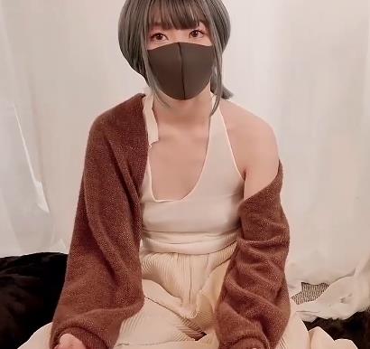 OnlyFans网红少女HongKongDoll玩偶姐姐：情侣游戏和扑克游戏，1V813M作品质量提升，发色看点