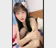 00后作者自拍34分钟视频1V-257M，手指捅擦啤酒瓶，身材S曲线毛乱观看下载