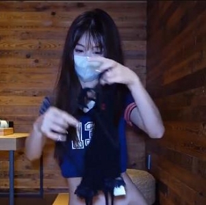 Cola酱：清纯反差女神，黑丝小姐姐，完美气质，大长腿，无保护