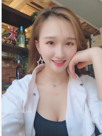 P站超美洋娃娃pinkloving唯美用嘴视频，身材娇小剧情露脸