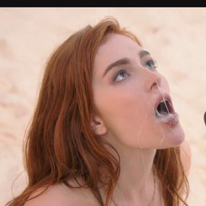 美女与野兽:白人气质美女与黑猩猩在沙滩上对决34分钟