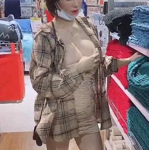 泰国网红mauymyb车灯照亮深沟，大玉兔姿式惊艳，波段感觉人心视频大小/数量