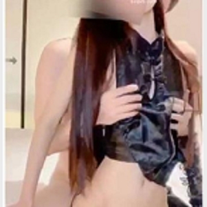 视频八月未央打粑粑视频作品，18个视频共734兆，画质模糊，身材纤细，穿衣服漂亮，下载！