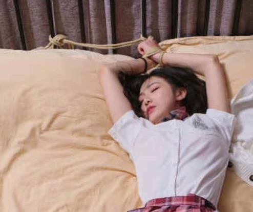 一米八女神捆绑大梨子美腿绑架精彩佳作5.9G