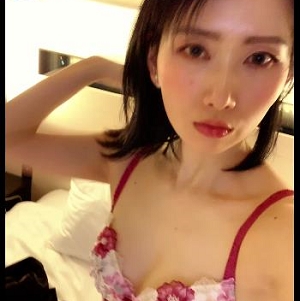 推特狂T大物件15分钟小视频:媚黑B子与黑鬼女研究生瑜伽作品