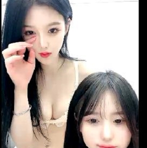新人主播姐妹直播资源自拍，4V画质时长超长，身材颜值在贤妗口罩下的神秘观看