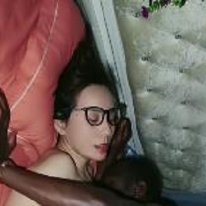 媚黑阿姨自拍1V4.4G，包租婆广州摄影飞肯尼亚，靠谱版