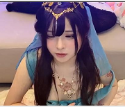 精选cos舞娘自拍视频1V-1.3G，坐桩秀T光光道具秀，超人气资源！