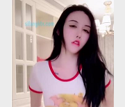 柠檬猪主播定制魅力展示,颜值身材诱惑,快手粉丝必看!