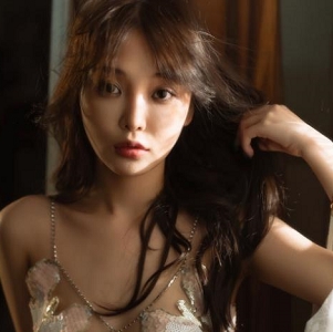 高端摄影师私拍玫瑰娅幺幺茶，唯美作品16V977M，身材漂亮特写点赞