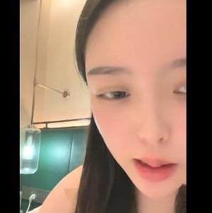 甜美小姐姐酒店直播大黑牛欲望视频