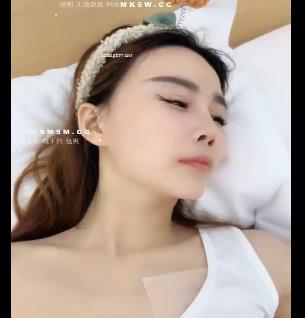 草莓酱酱自拍4V-1G高能画面CB作品，时长老资源TCC，用嘴T脚，下载观看