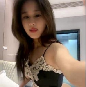 小仙女李鹿林自拍视频推荐，时长精准完美身材嫩，玩的很开