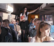 AnnadeVille图书管理员推荐：80年代经典剧情片1V1.8G，女主身材颜值超竿娆公车事件精彩场面，双火腿BJ团建，下载观看