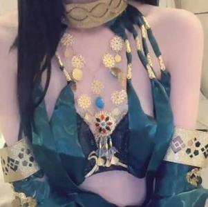 糖心主播安安老师Cos迦南御姐女神，火爆身材逗趣不停，男演员缺席引期待