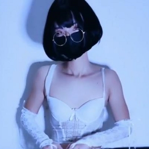 TS网红JinWanXuan1999资源高产口味重拳打肛特大号玩具视频92V，4.4G