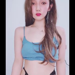 高颜值S妇内衣秀，气质御姐自拍互动