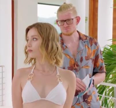 唯美模特伊娃：身材妹妹短发压缩版视频