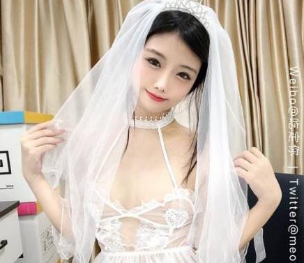 百元私拍！某推妹子少女喵四婚纱自娱自乐，颜值身材光“阴”某处展示，1V1.4G天赋收藏下载
