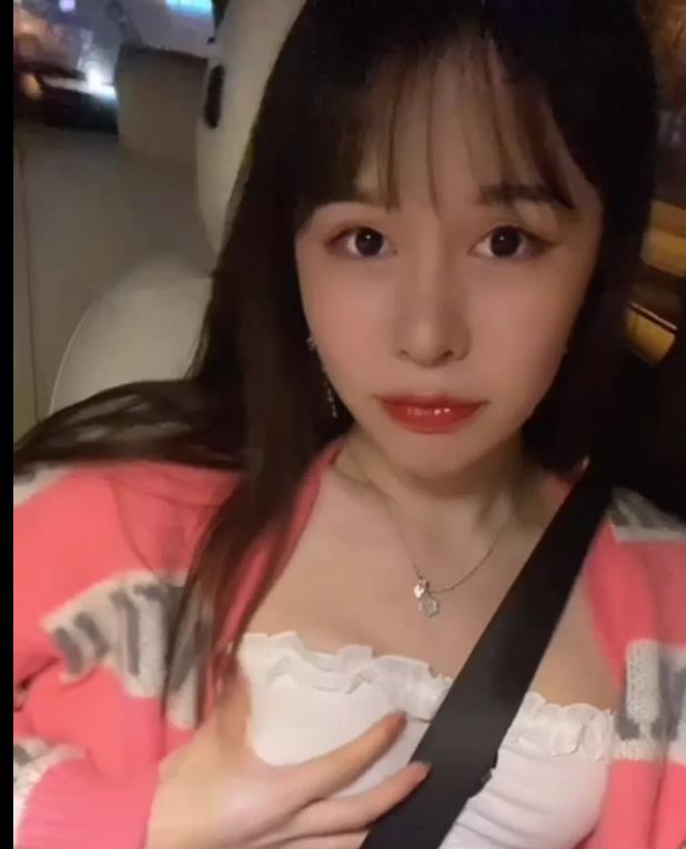 TS张思妮自拍1V-678M，15分钟视频，肤白貌美G女闺蜜身材浴室猥琐更新