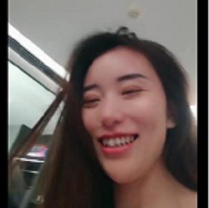 神秘团建女王姐妹自拍，时长1小时34分钟，文件大小2V-1.7G