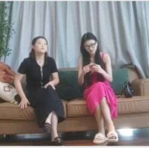 47分钟白领兼职姐姐自拍视频，闺蜜胖小姐姐惊艳姿势，1万多下载观看