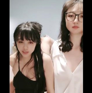 幸福眼镜哥双F少F自拍视频，25分钟精彩内容，双人抢D吹，KJ和RJ盛宴，下载观看