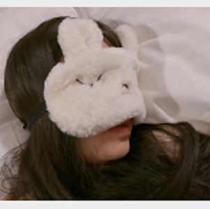 可爱L莉筒袜自拍1V-865M，时长15分钟，特写展示超大Y蒂