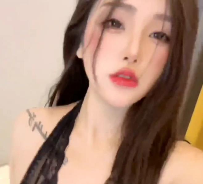 神颜主播-心甜：颜值身材爆表，2V视频共484M，资源备受收藏