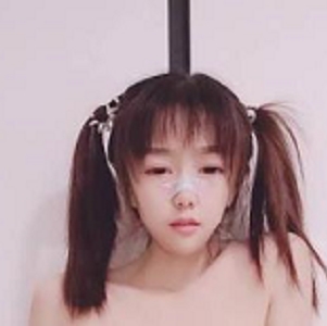 粉嫩双马尾嫩妹尺度表演,男友不在家游戏精彩表演1V889M