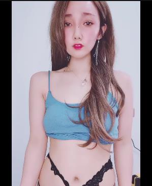 高颜值S妇自拍爆火视频，12V-6.9G，性感御姐互动无限