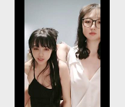 幸福眼镜哥双F少F自拍视频1V-300M，时长25分钟，双人抢D，助力KJ，RJ，打桩技能，眼镜哥魅力无限