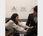 仙儿媛:美貌黑丝OL,专业能力无懈可击,社交聚会魅力无限