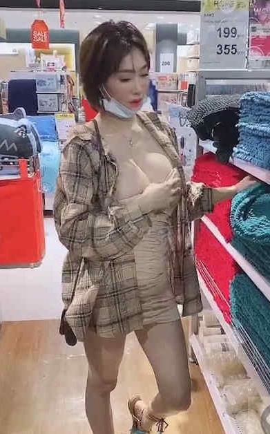 泰国网红mauymyb车灯照亮深沟，大玉兔姿式惊艳，波段感觉人心视频大小/数量