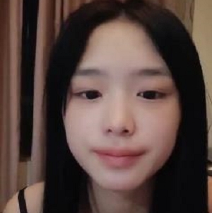 最新1V-3.4G作者自拍,小伙伴闺蜜联手,人气飙升六小时播放