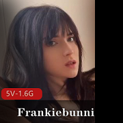 Frankiebunnie：高清无水印露天实战，4V道具诱惑馒头包