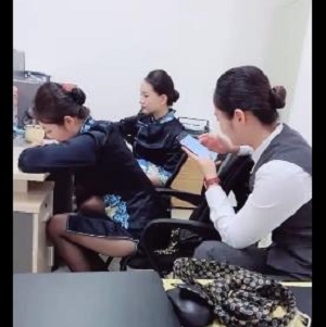 房地产经理勾D女同事作者自拍1V-729M聊天记录韵味人Q约人小姐姐房费省电子烟